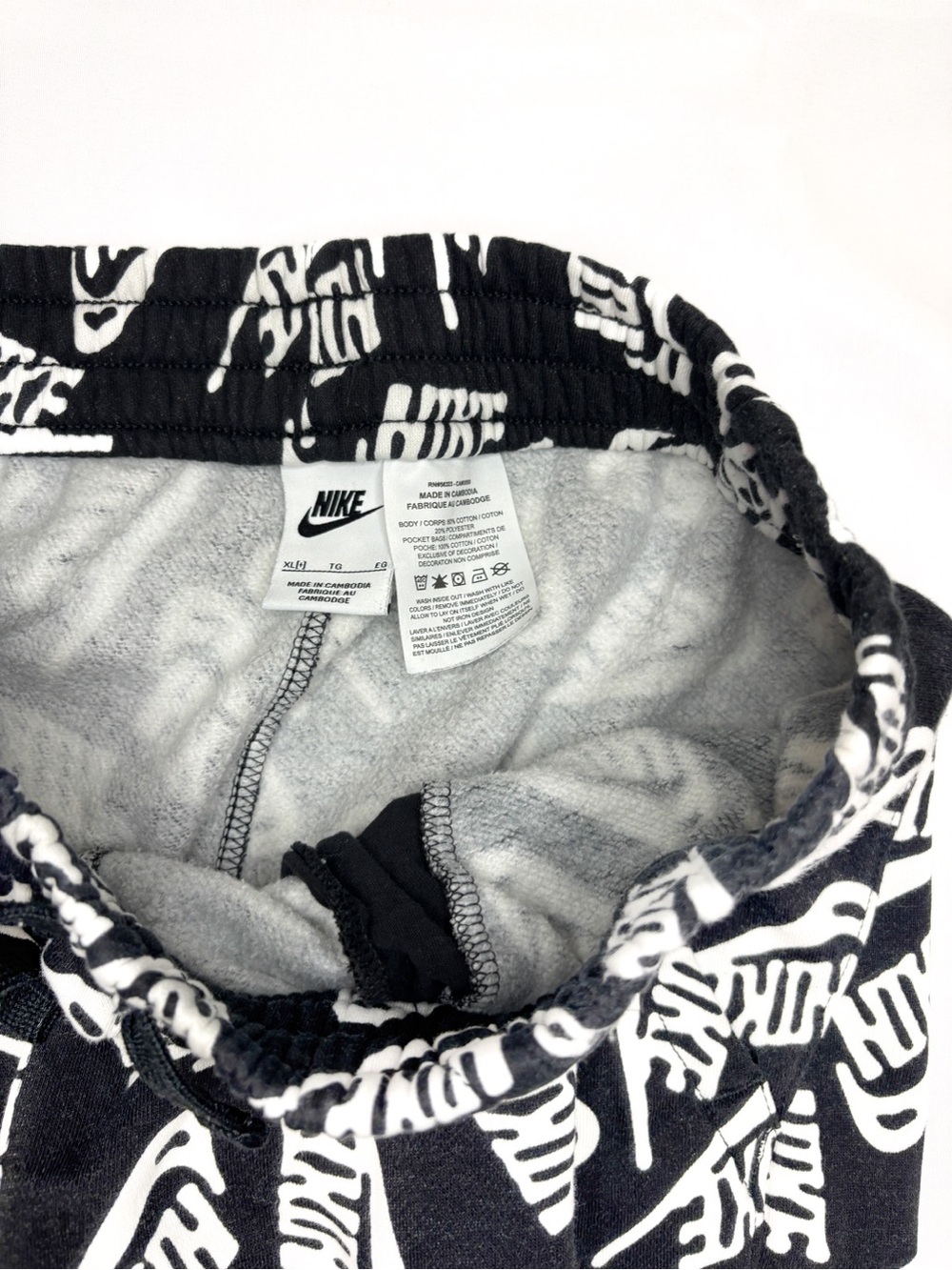 Nike Black & White Allover Hoodie and Logo Jogger Pants Set - Kids - Picture 6 of 6